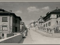 Dvorničićeva ulica  Ulica je dobila ime po Baltazaru Dvorničiću Napulyju (oko 1560.–1624.), hrvatskom pravniku, pravnom piscu i zagrebačkom kanoniku, velikom prepoštu Zagrebačkog kaptola i zastupniku na Ugarsko-hrvatskim saborima. U službenim popisima zagrebačkih ulica i danas navode Ulica Baltazara Dvorničića (Dvorničićeva) i Stube Baltazara Dvorničića (Dvorničićeve stube). Dvorničićeva ulica nalazi se u zagrebačkoj gradskoj četvrti Gornji grad – Medveščak, na području Šalate, odnosno na obroncima Švabinog brijega. To je izrazito strma i zavojita ulica koja se pruža od područja Ribnjaka prema Šalati i završava slijepim završetkom s manjom terasom-okretištem.